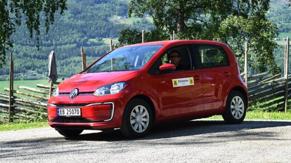 Parkert rød VW e-UP